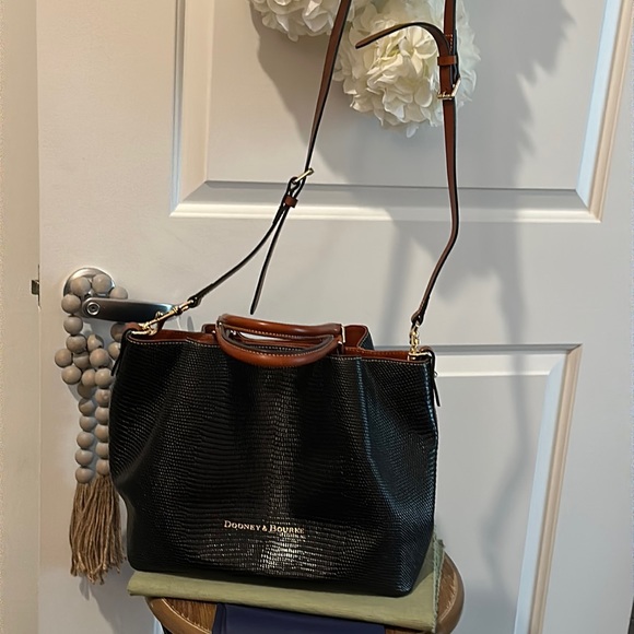 Authentic Dooney & Bourke, large Barlow - Picture 5 of 14